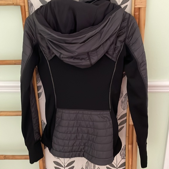 ✴️ EUC ORIGINAL LULULEMON FIRST MILE JACKET BLACK SIZE 4 EXCELLENT CONDITION - Picture 5 of 5